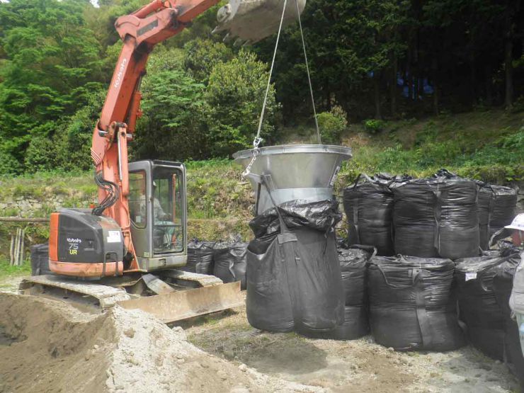 大型土のう製作治具「瞬作」